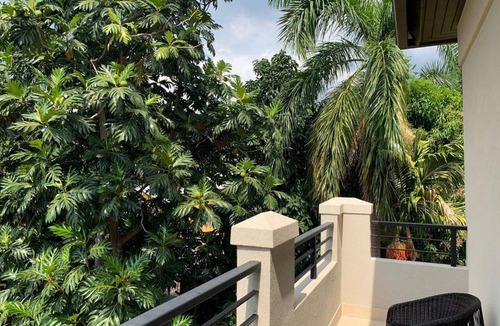 Eastwood Park House | Modern Kingston Sunny View Vacation Home 3