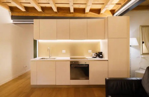 Citta Antica Apartment | Modern residence with balconies overlooking Piazza Erbe