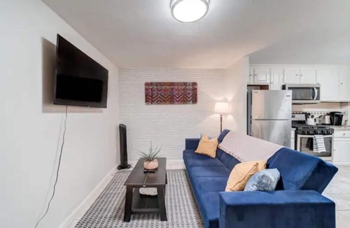 Canarsie Apartment | Modern spacious 2 BD Getaway in vibrant Canarsie Brooklyn with Parking