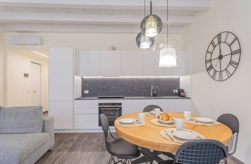 Como City Centre Apartment | Modern & Stylish Apartment in Como City by Rent all Como