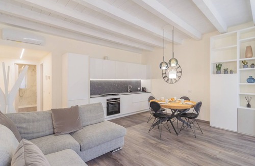 Como City Centre Apartment | Modern & Stylish Apartment in Como City by Rent all Como