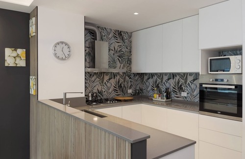 Lignano Sabbiadoro Apartment | Modern vacation home with a sea view balcony