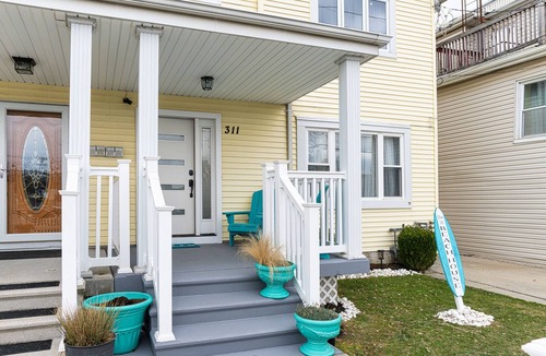 Queens Apartment | Modern vacation rental w/hot tub. 15 minutes from the airport