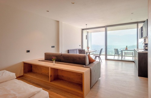 Lagundo Apartment | moderne Ferienwohnungen in Algund, Panoramablick und Pool am Algunder Waalweg