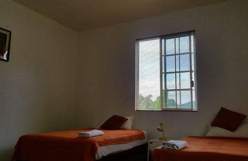 Seaford Town House | Motel ∙ 8 guests