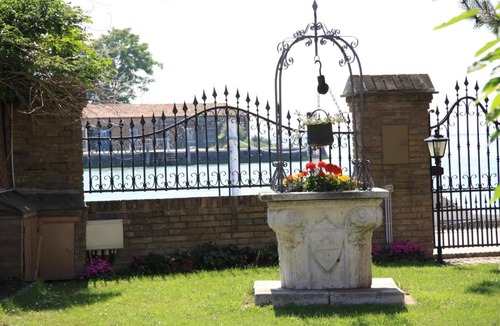 Longa Apartment | Murano Garden House