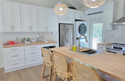 Great Exuma Villa | NEW 2 bdrm Sunset Villa on 1+ acre tropical garden directly on Hoopers Beach