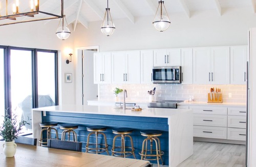 Tar Bay House | "New" 5 bedroom Exuma Beach Front Estate w/Pool & No Neighbors on either side!