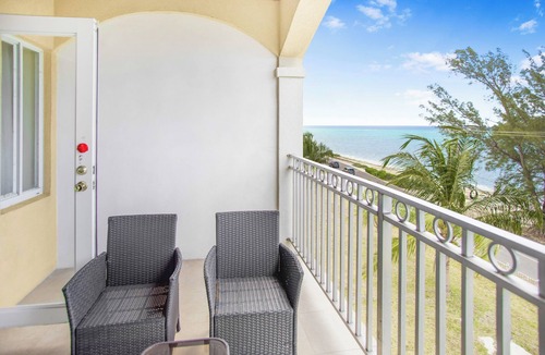 Nassau Condo | NEW Beachfront Condo, 5 minutes from airport and 2 mins away from Caves Village.