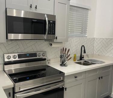 Barbican Apartment | New Central 2 bed 2 bath Apartment with pool