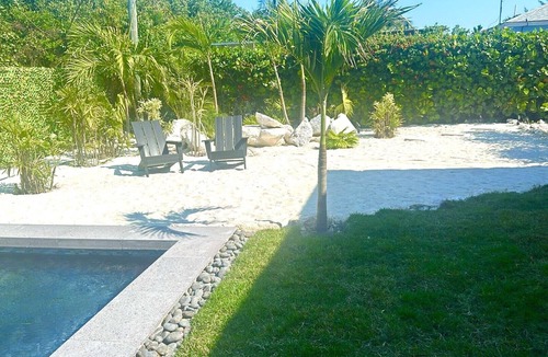 Adelaide House | New cozy 2-bedroom house with Pool. Introductory Price.