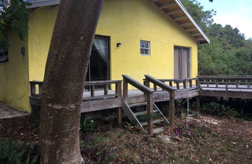 South Palmetto Point House | NEW LISTING SPECIAL RATES Charming 2 Bdrm 2 Bth Cottage Pink Sand Beach 100/Day