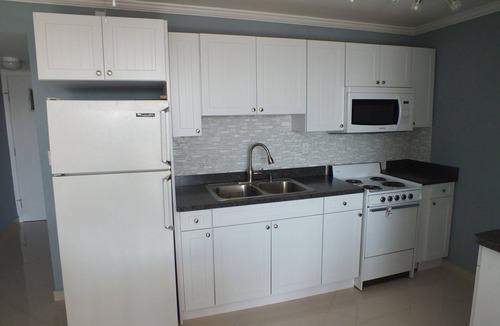 Freeport Apartment | New Modern, renovated Beachfront/Oceanview Studio-Coral Beach, Near Port Lucaya