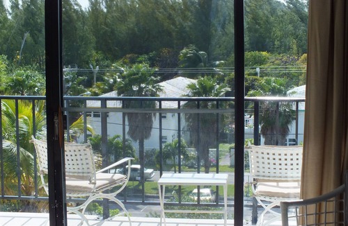 Freeport Apartment | New Modern, renovated Beachfront/Oceanview Studio-Coral Beach, Near Port Lucaya