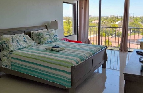 Williams Town Condo | NEW 🌴😎😁 OCEAN🏖️FRONT 😁😎🌴4 Bedroom PENTHOUSE w/ large Private Roof Terrace