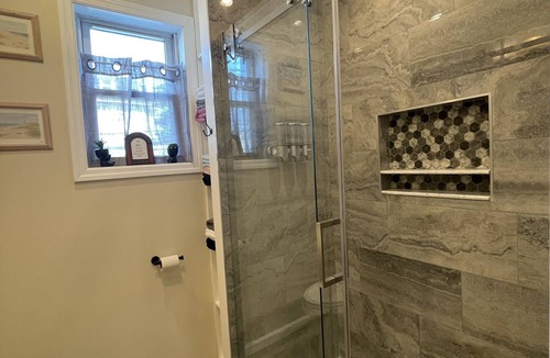 Stapleton House | New York City Apartment By The Free Staten Island Ferry!