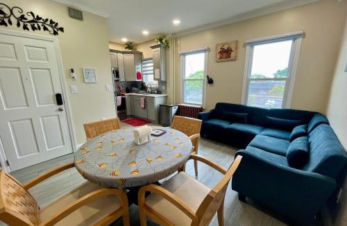 Stapleton House | New York City Apartment Near Free Ferry Boat!