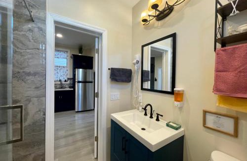 Stapleton House | New York City Private Bedroom Near The Free Ferry Boat!