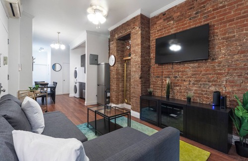 East Village Apartment | New York Nook: Full Equipped Cozy 2-Bedroom LES