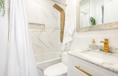 East New York House | New! Zenful Airy Oasis 3bd 2ba/Laundry/FreeParking
