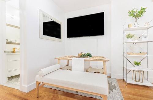 East New York House | New! Zenful Airy Oasis 3bd 2ba/Laundry/FreeParking