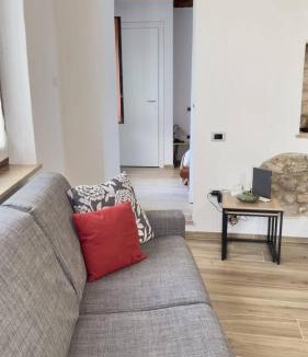 Castelnuovo del Garda Apartment | Newcastle house