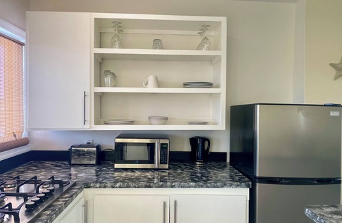 Jimmy Hill House | Newly Built 2-Bedroom Villa Short Walk From Beach & Minutes away from Airport!