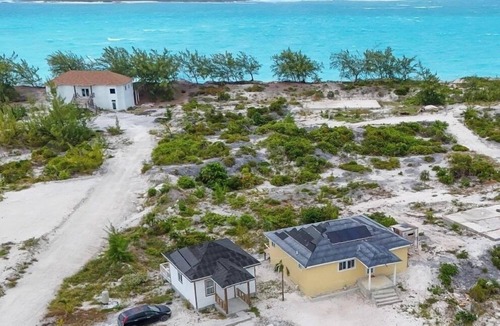 Jimmy Hill House | Newly Built 2-Bedroom Villa Short Walk From Beach & Minutes away from Airport!