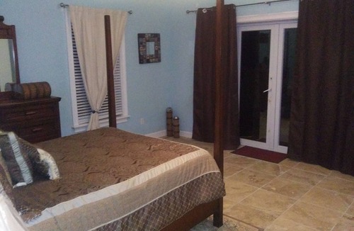 Rokers Point House | NEWLY RENOVATED!! AND DIRECTLY ON THE BEACH🌴..... Shelter In Place