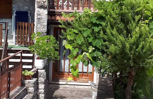 Castelletto House | Nice apartment with courtyard and garden