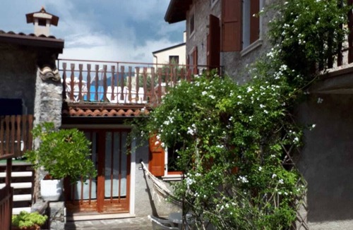 Castelletto House | Nice apartment with courtyard and garden