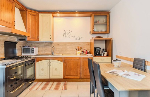 Livo Apartment | Nice apartment for 6 guests with WIFI, TV, patio and pets allowed