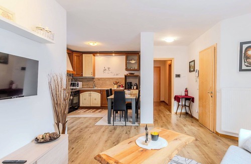 Livo Apartment | Nice apartment for 6 guests with WIFI, TV, patio and pets allowed