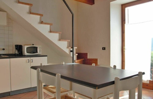 Costermano Apartment | Nice apartment for 4 people with WIFI, A/C, pool, TV, patio and pets allowed