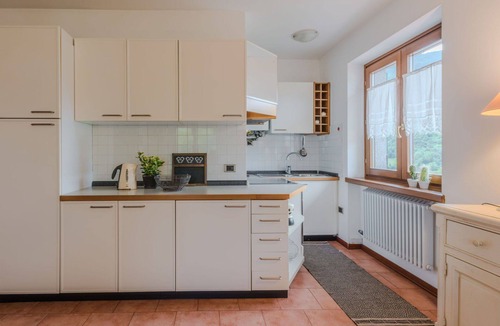 Ranzo Apartment | Nice apartment for 4 people with TV, terrace and pets allowed