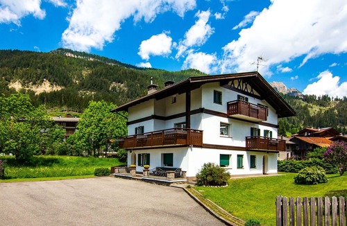 Pozza di Fassa Apartment | Nice apartment for 4 people with WIFI, TV, balcony and parking
