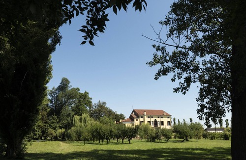 Vigonza Apartment | Nice family apartment in historical Villa Veneta with pool