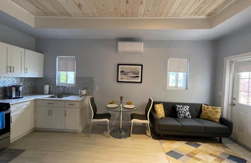 Royal Bahamian Estates Apartment | Nicoles Nest Brand New Exquisite Studio Hideaway
