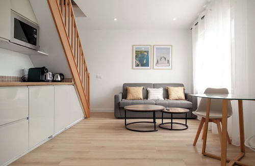 Antony Apartment | Nouveau Duplex a 1 Minute du RER B