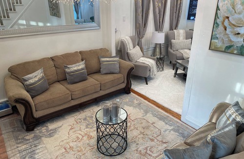 Queens House | NYC Luxury Cottage