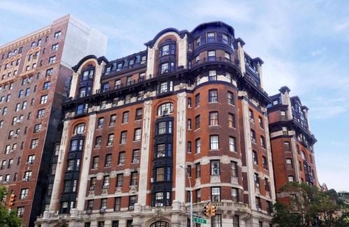 Central Park West House | NYC's Most Popular Attractions Right Around The Corner! Onsite Bakery