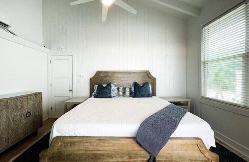 Hope Town House | Ocean front loft.