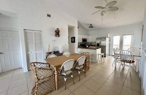 Alice Town Apartment | Ocean View 2 Bedroom Condo in Bimini Bay
