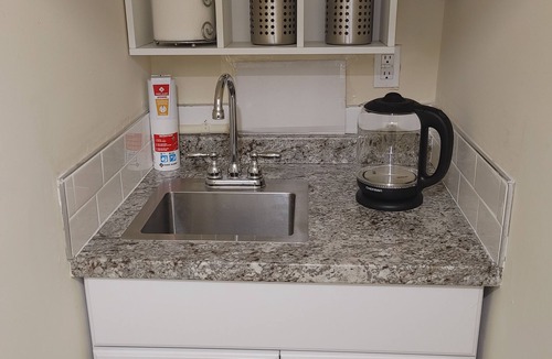 Mariners Harbor Apartment | One bedroom apartment in a quiet peaceful area.