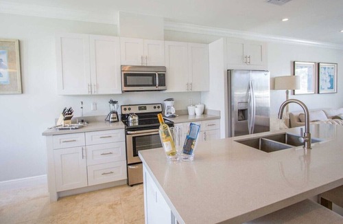 Palm Cay House | One step from the Beach in Paradise
