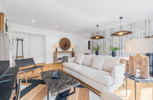 Quartier Sainte-Avoye Apartment | OVERLOOKING ARCHIVES MUSEUM WITH EXPANSIVE WINDOWS & CHIC INTERIORS - LE MARAIS