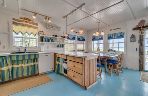 Spanish Wells House | Palm 22 - Beachfront Cottage with Spectacular Views/Beach