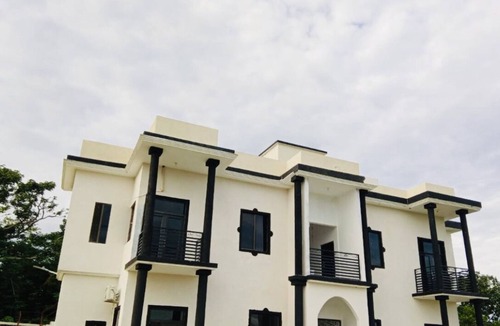 Lacovia Condo | Paradise Point Villas