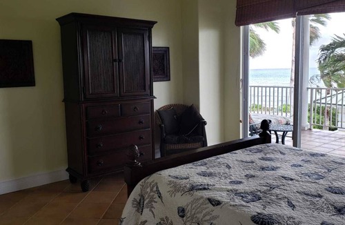 Freeport House | Paradise is Due South! One level main house and 2 story complete guest house.
