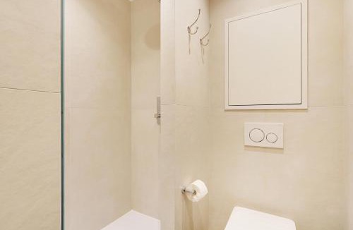 Quartier de la Monnaie Apartment | Paris Home Collection Serviced Apartments in Notre Dame - Rue Savoie
